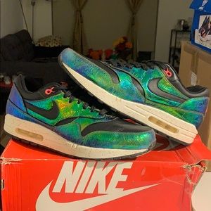 Nike Air Max 1 Supreme